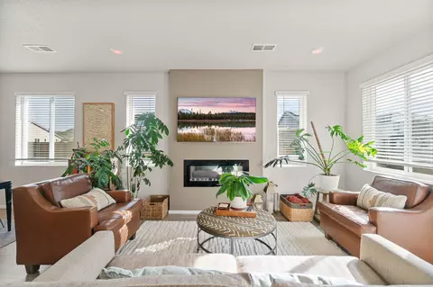 Living - 20651 Kira Dr, Bend, OR 97702 photo 2 of 3