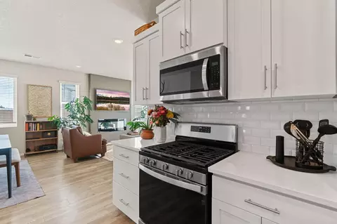 Kitchen - 20651 Kira Dr, Bend, OR 97702 photo 4 of 4