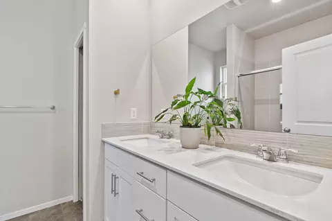 Bath - 20651 Kira Dr, Bend, OR 97702 photo 1 of 4