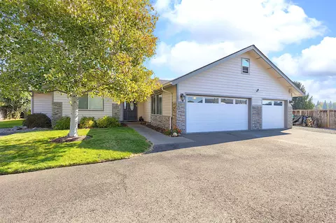 1389 Wineteer Ln, Grants Pass, OR 97527