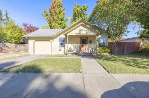 728 SW I St, Grants Pass, OR 97526