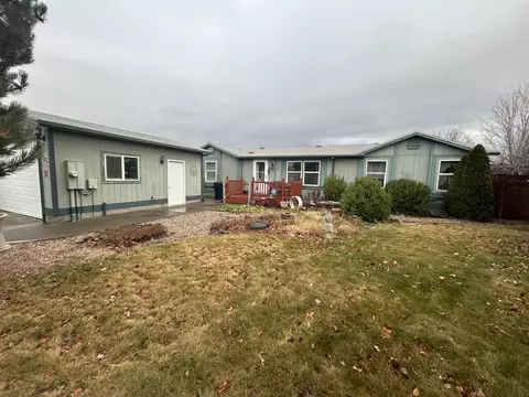 728 NE Shoshone Dr, Redmond, OR 97756