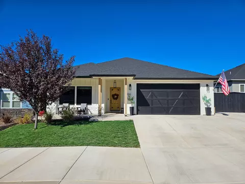 1055 Arrowhead Trl, Eagle Point, OR 97524 photo 1