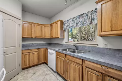 52052 Red Pne, La Pine, OR 97739 photo 13