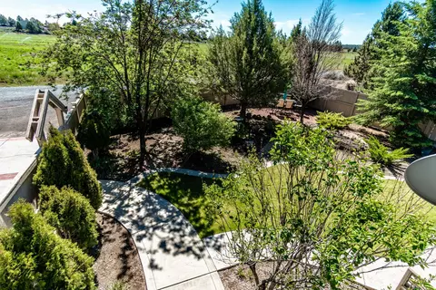 Exterior - 22675 Crestview Ln, Bend, OR 97702 photo 8 of 11