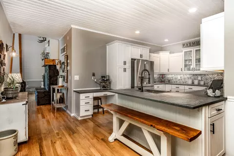 Kitchen - 22675 Crestview Ln, Bend, OR 97702 photo 3 of 3
