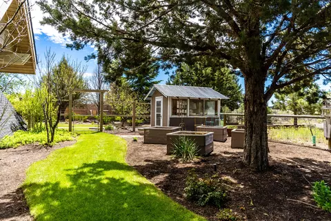 Exterior - 22675 Crestview Ln, Bend, OR 97702 photo 10 of 11