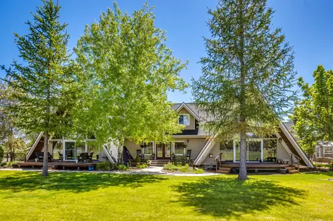 22675 Crestview Ln, Bend, OR 97702
