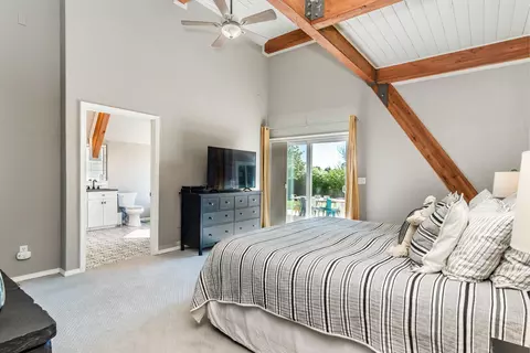 Bedroom - 22675 Crestview Ln, Bend, OR 97702 photo 2 of 5