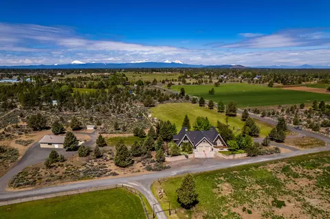 View/Area - 22675 Crestview Ln, Bend, OR 97702 photo 2 of 4