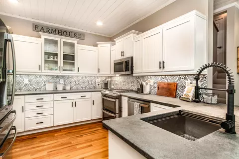 Kitchen - 22675 Crestview Ln, Bend, OR 97702 photo 2 of 3