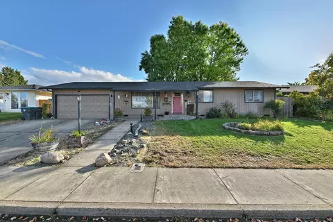 2680 Terrmont St, White City, OR 97503