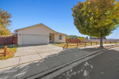 5480 Kellal Ln, Klamath Falls, OR 97603
