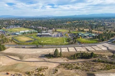 3114 NW Crossing Dr, Bend, OR 97703