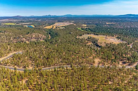 62984 Levins Ln, Bend, OR 97703 photo 9