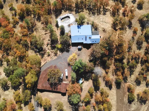 575 Leafwood Dr, Eagle Point, OR 97524 photo 3