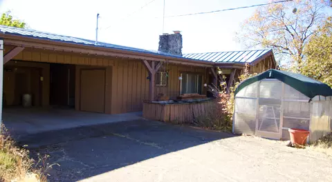 575 Leafwood Dr, Eagle Point, OR 97524