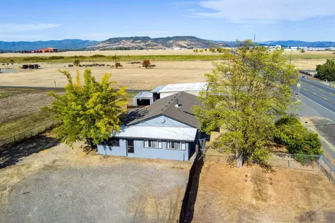 6865 Table Rock Rd, Central Point, OR 97502