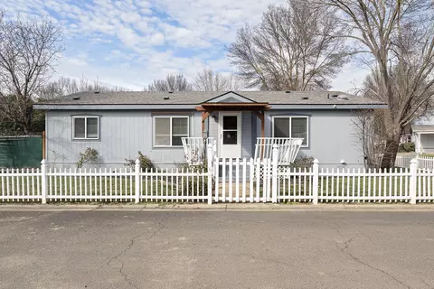 633 E Archwood Dr UNIT 63, Eagle Point, OR 97524