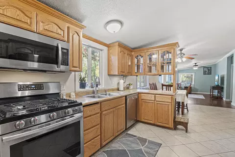 14100 Upper Applegate Rd, Jacksonville, OR 97530