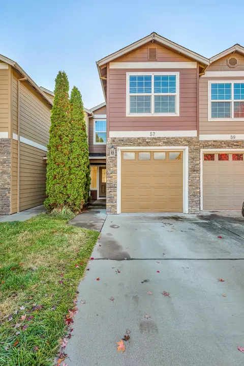57 Cedar St, Shady Cove, OR 97539