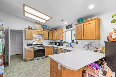 597 N Heights Dr, Eagle Point, OR 97524 photo 5