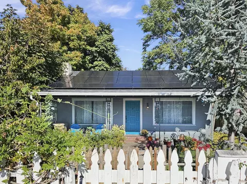 310 NW B St, Grants Pass, OR 97526