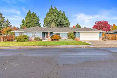 1310 Ryan Dr, Medford, OR 97504