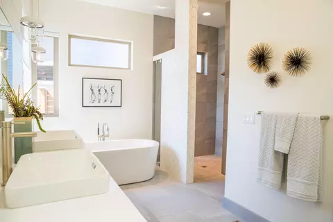 Bath - 2963 NW Celilo Ln, Bend, OR 97703 photo 6 of 10