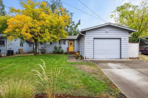 1226 Woodrow Ln, Medford, OR 97504