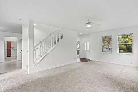 943 Crystal Dr, Eagle Point, OR 97524 photo 3
