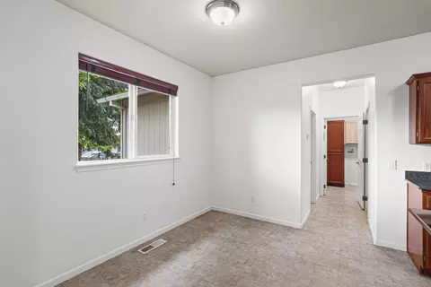 943 Crystal Dr, Eagle Point, OR 97524 photo 10