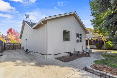 943 Crystal Dr, Eagle Point, OR 97524 photo 28