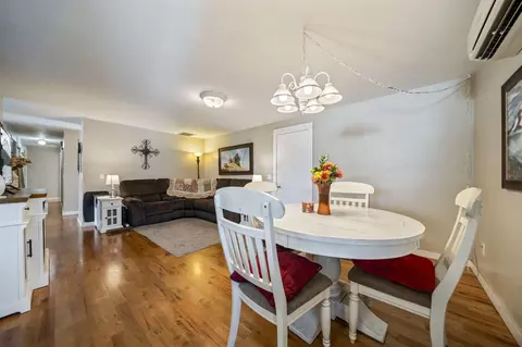 Dining - 422 SW Blakely Ct, Bend, OR 97702 photo 2 of 4