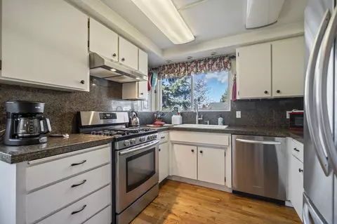 Kitchen - 422 SW Blakely Ct, Bend, OR 97702 photo 3 of 3