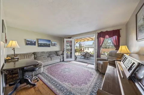 Living - 422 SW Blakely Ct, Bend, OR 97702 photo 4 of 4