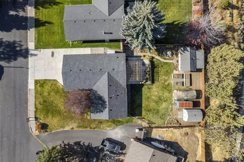 View/Area - 422 SW Blakely Ct, Bend, OR 97702 photo 4 of 10