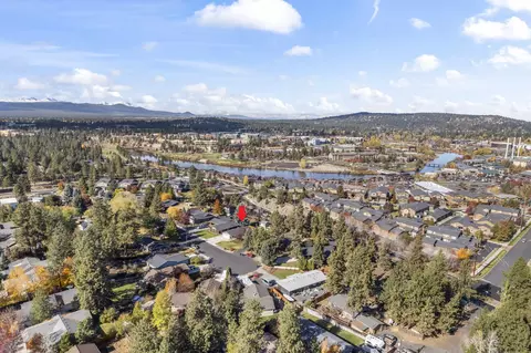 View/Area - 422 SW Blakely Ct, Bend, OR 97702 photo 9 of 10