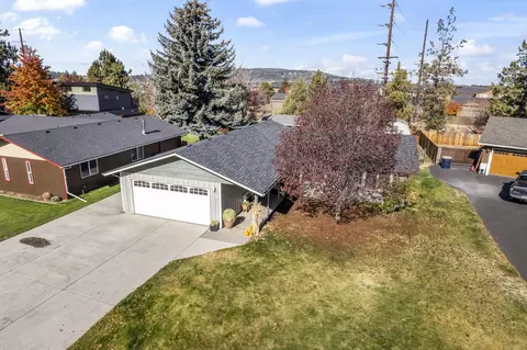 View/Area - 422 SW Blakely Ct, Bend, OR 97702 photo 1 of 10