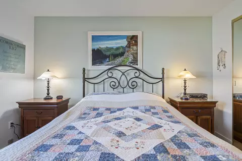 Bedroom - 422 SW Blakely Ct, Bend, OR 97702 photo 3 of 7