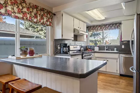 Kitchen - 422 SW Blakely Ct, Bend, OR 97702 photo 1 of 3