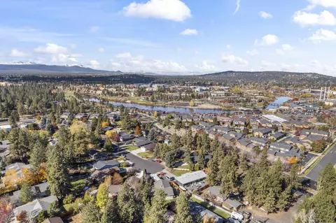 View/Area - 422 SW Blakely Ct, Bend, OR 97702 photo 8 of 10