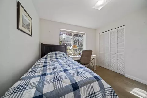 Bedroom - 422 SW Blakely Ct, Bend, OR 97702 photo 5 of 7