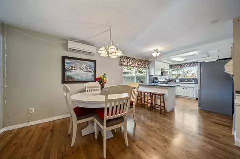 Dining - 422 SW Blakely Ct, Bend, OR 97702 photo 3 of 4