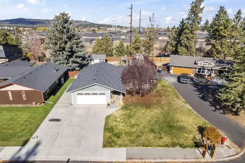 View/Area - 422 SW Blakely Ct, Bend, OR 97702 photo 2 of 10