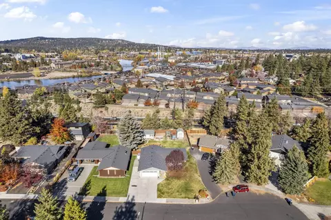 View/Area - 422 SW Blakely Ct, Bend, OR 97702 photo 5 of 10
