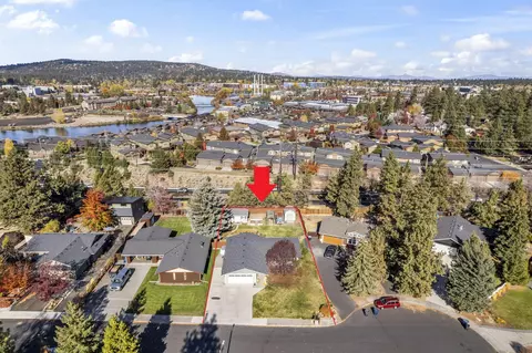 View/Area - 422 SW Blakely Ct, Bend, OR 97702 photo 6 of 10