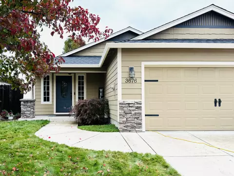 3676 29th St, White City, OR 97503