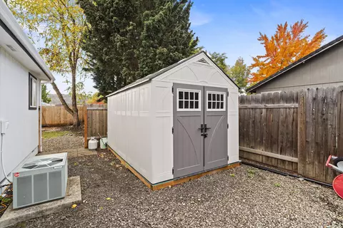 Exterior - 441 Candis Dr, Eagle Point, OR 97524 photo 8 of 8