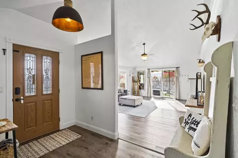 Entry Way - 441 Candis Dr, Eagle Point, OR 97524 photo 1 of 2